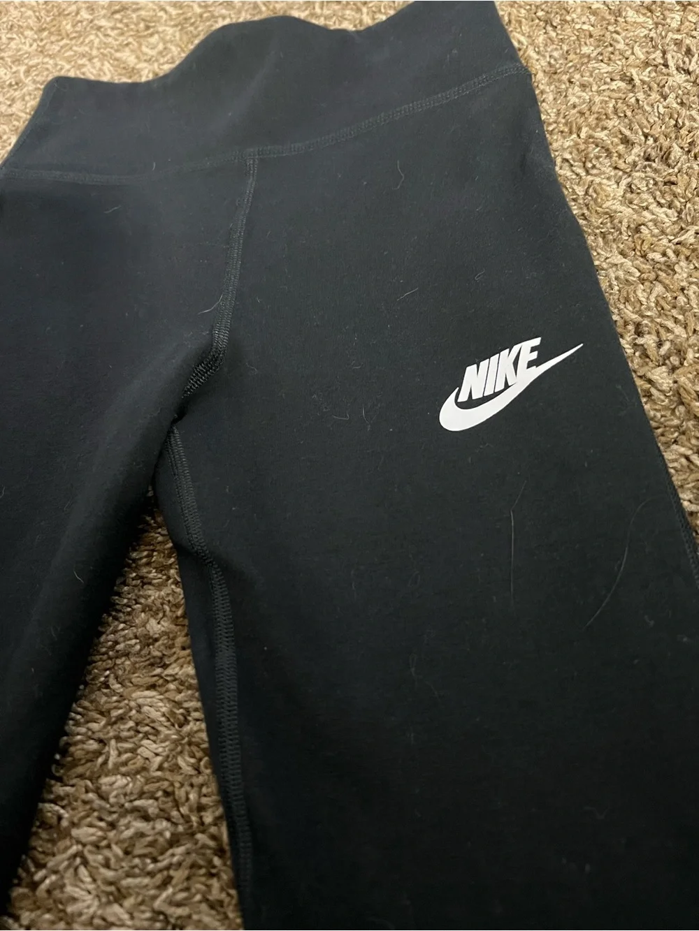 Nike Girls high-waisted Flared Leggings Small - NWOT